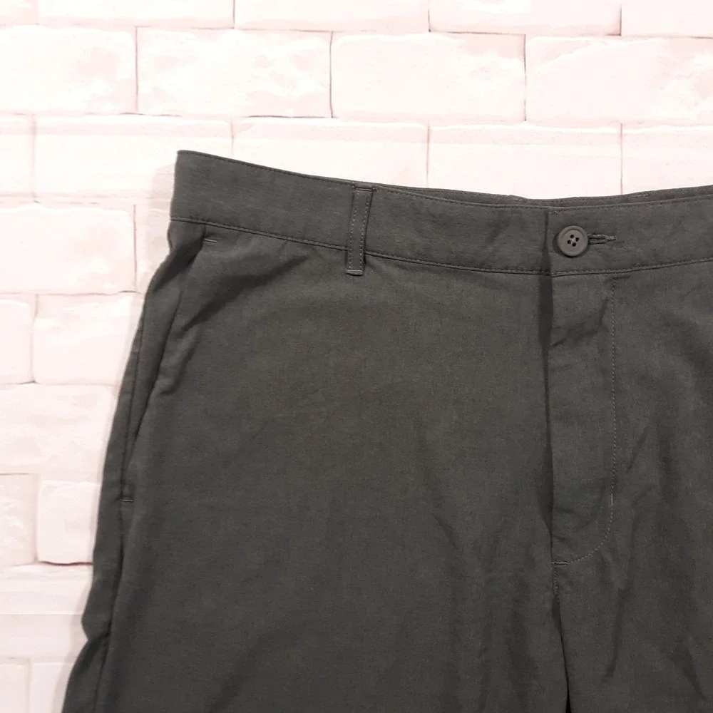 Tommy Bahama Chino Shorts Mens Size 38 x 8.5 Gray Flat Front Casual Performance